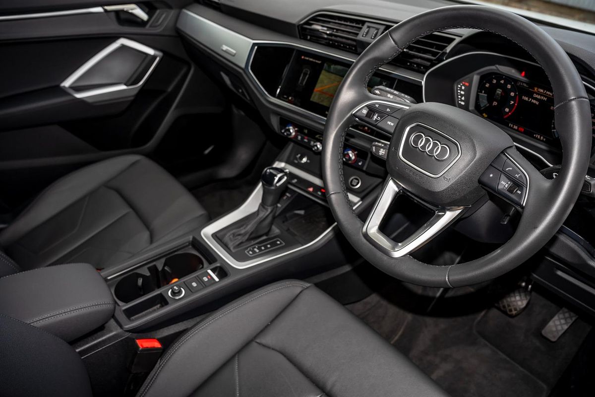 2024 Audi Q3 35 TFSI Dynamic Black F3