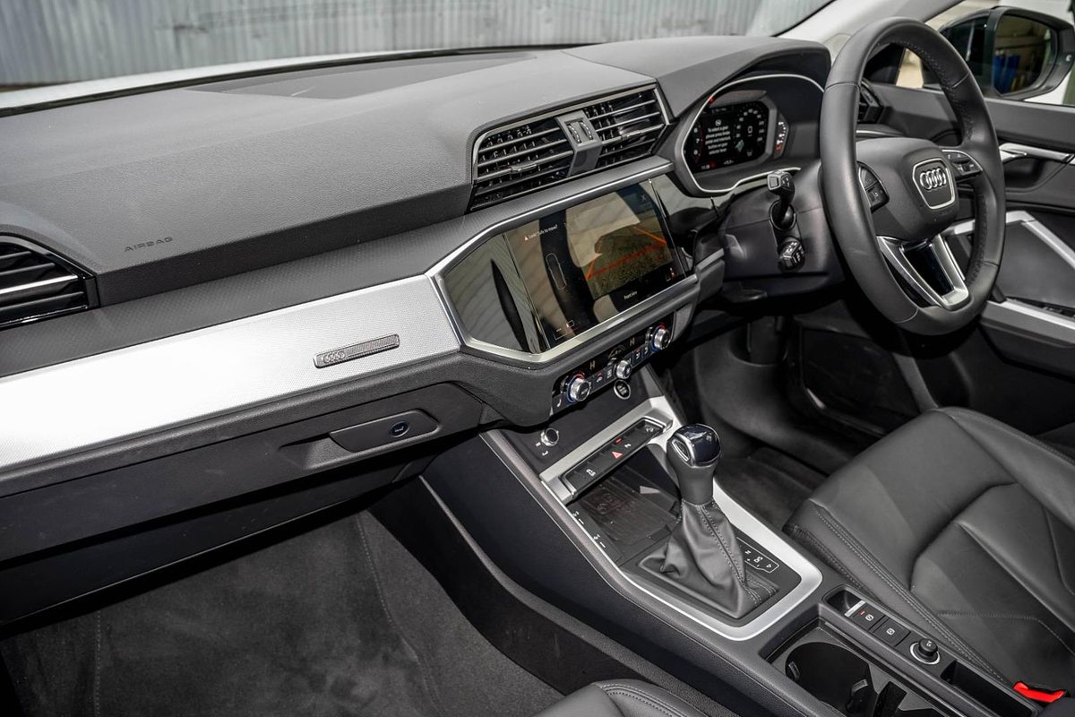 2024 Audi Q3 35 TFSI Dynamic Black F3