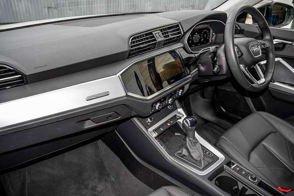 2024 Audi Q3 35 TFSI Dynamic Black F3