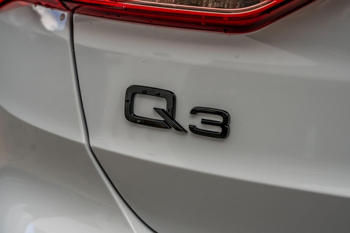 2024 Audi Q3 35 TFSI Dynamic Black F3