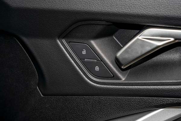 2024 Audi Q3 35 TFSI Dynamic Black F3