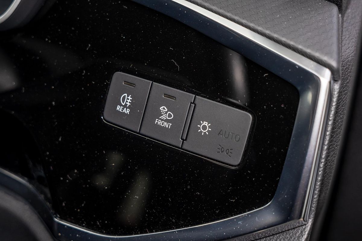 2024 Audi Q3 35 TFSI Dynamic Black F3
