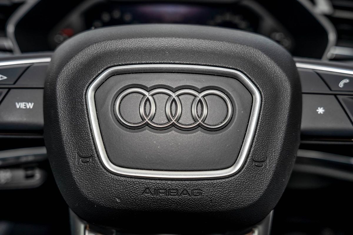 2024 Audi Q3 35 TFSI Dynamic Black F3