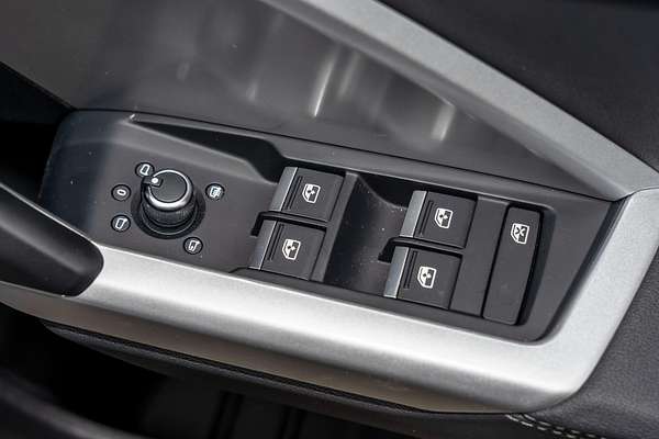 2024 Audi Q3 35 TFSI Dynamic Black F3