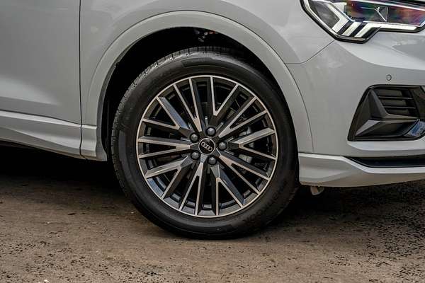2024 Audi Q3 35 TFSI Dynamic Black F3