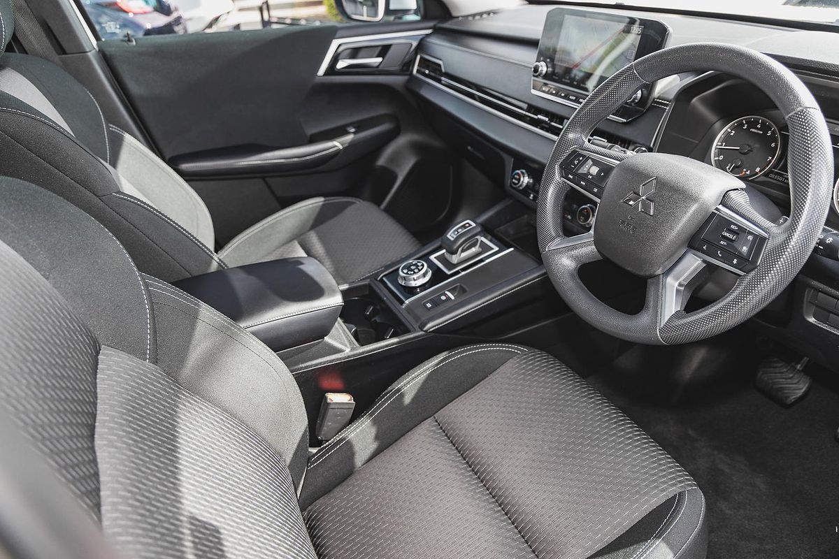 2021 Mitsubishi Outlander ES ZM