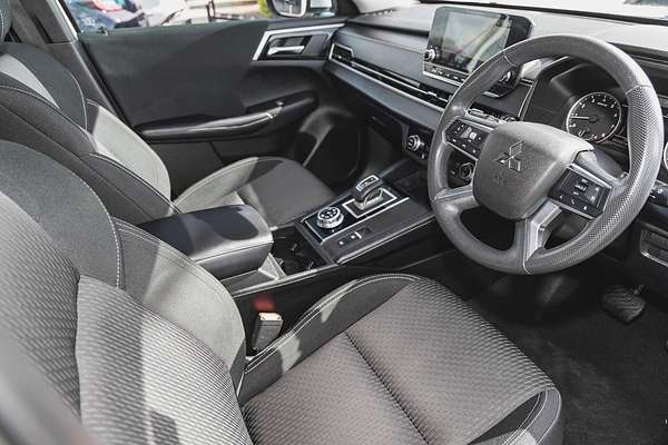 2021 Mitsubishi Outlander ES ZM