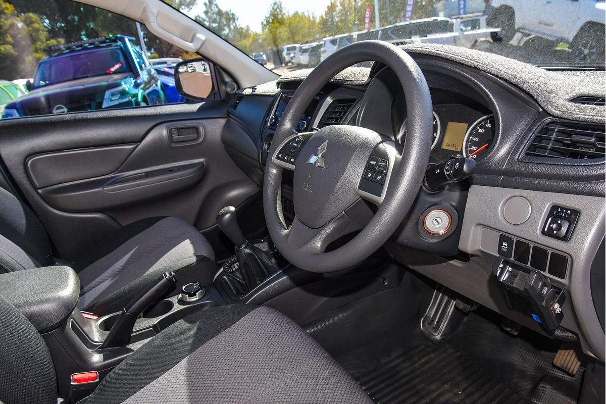 2015 Mitsubishi Triton GLX MQ 4X4