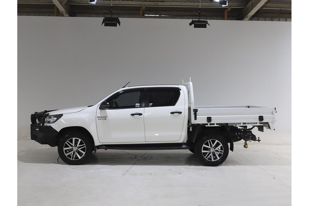 Hilux 4x4 SR 2.8L T Diesel Manual Double Cab 