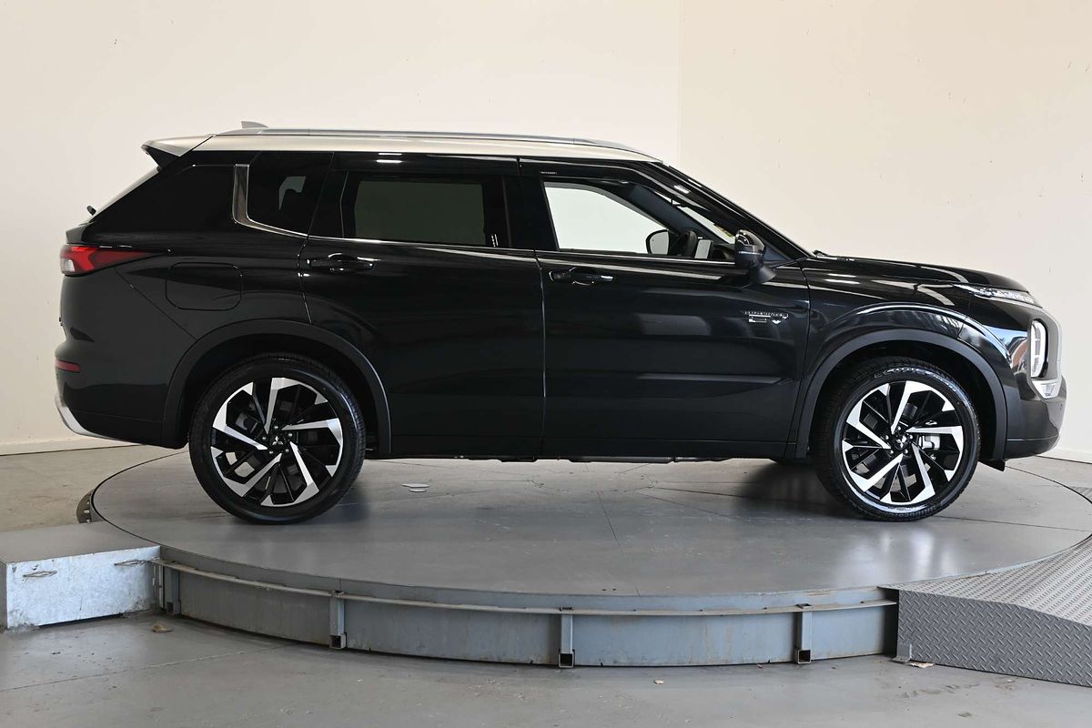 2025 Mitsubishi Outlander PHEV Exceed Tourer ZM