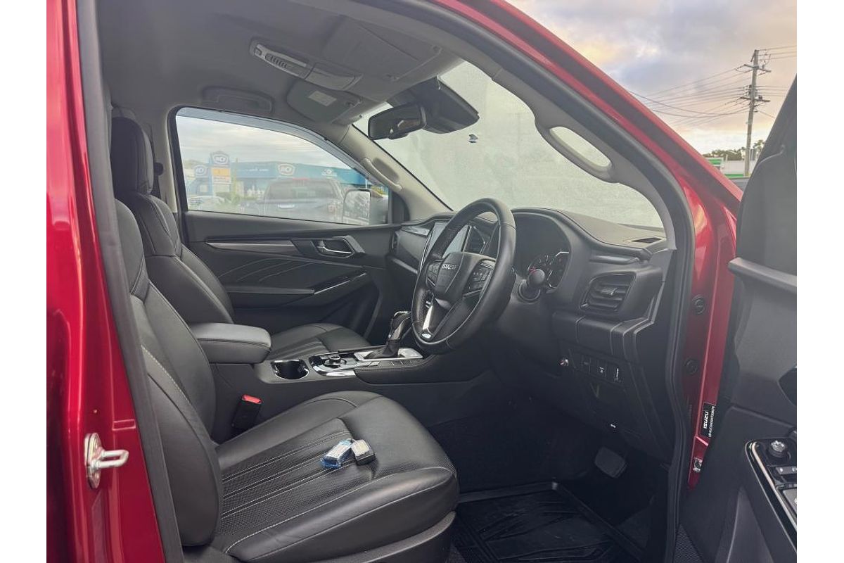 2022 Isuzu MU-X LS-T