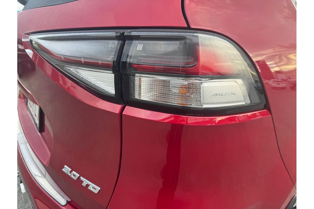 2022 Isuzu MU-X LS-T