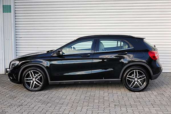 2015 Mercedes-Benz GLA-Class GLA180 X156