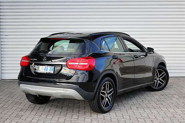 2015 Mercedes-Benz GLA-Class GLA180 X156