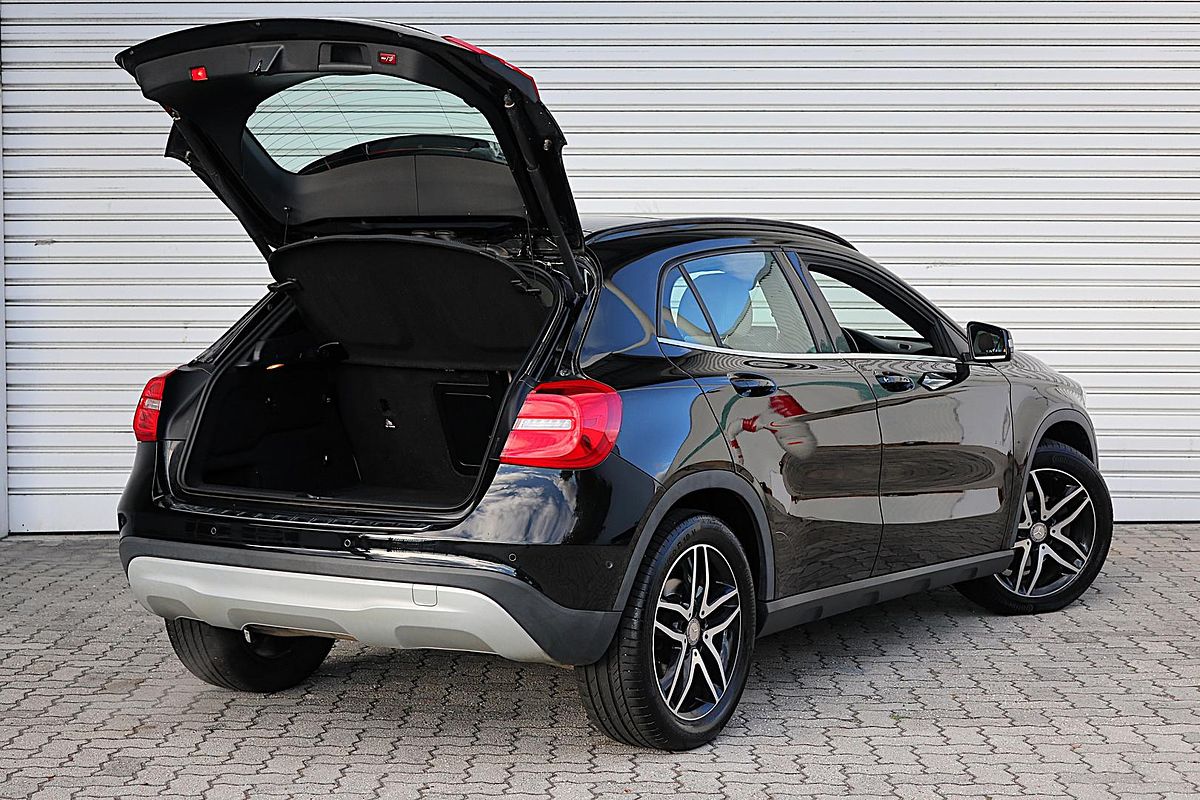 2015 Mercedes-Benz GLA-Class GLA180 X156