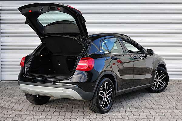 2015 Mercedes-Benz GLA-Class GLA180 X156