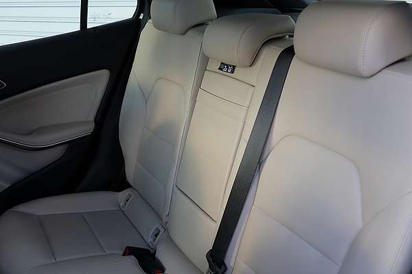2015 Mercedes-Benz GLA-Class GLA180 X156