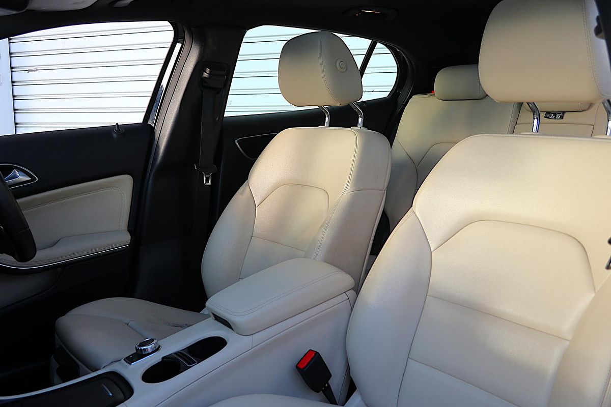 2015 Mercedes-Benz GLA-Class GLA180 X156