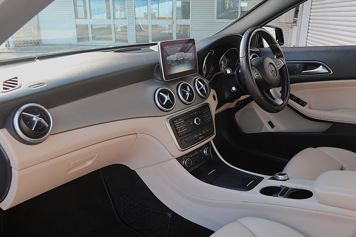 2015 Mercedes-Benz GLA-Class GLA180 X156