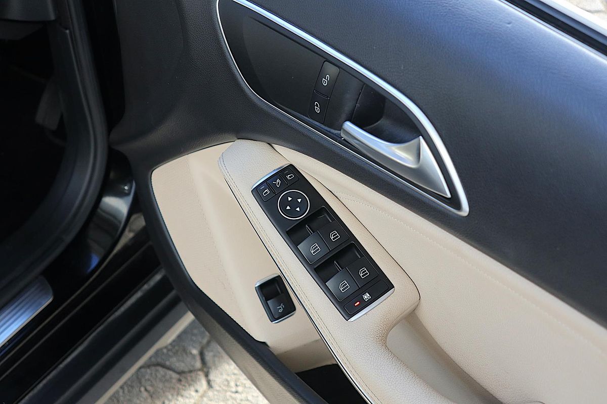 2015 Mercedes-Benz GLA-Class GLA180 X156