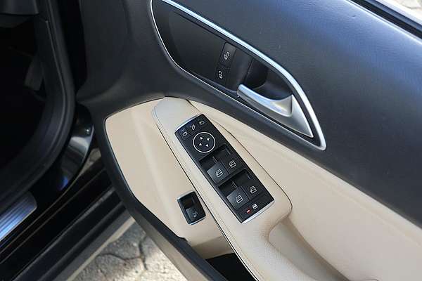 2015 Mercedes-Benz GLA-Class GLA180 X156
