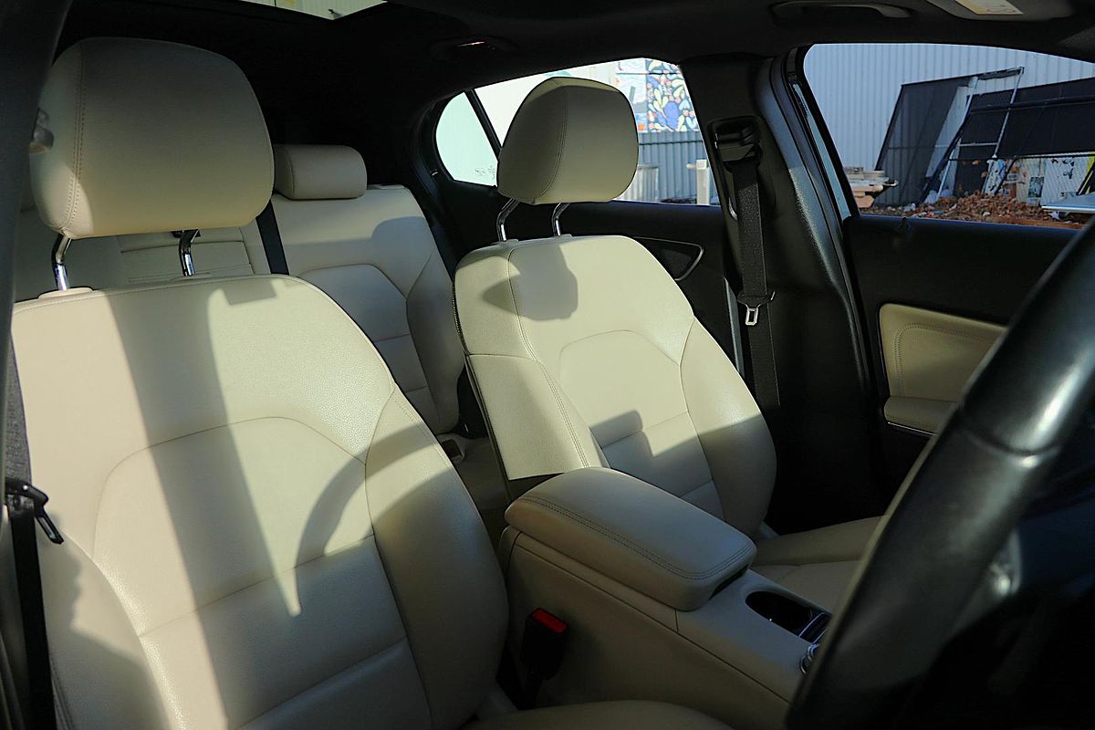 2015 Mercedes-Benz GLA-Class GLA180 X156