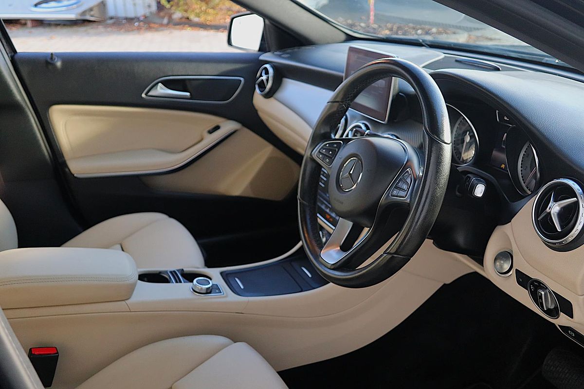 2015 Mercedes-Benz GLA-Class GLA180 X156