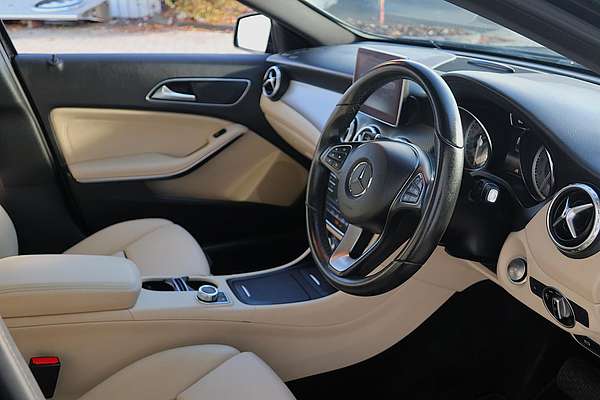 2015 Mercedes-Benz GLA-Class GLA180 X156
