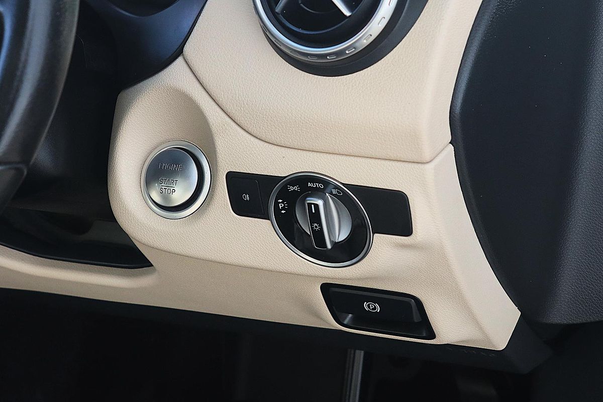 2015 Mercedes-Benz GLA-Class GLA180 X156