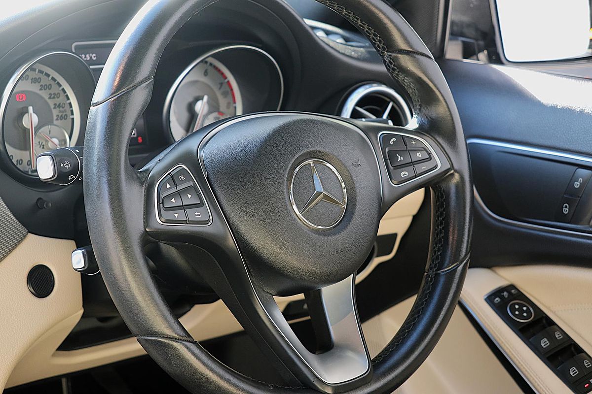 2015 Mercedes-Benz GLA-Class GLA180 X156