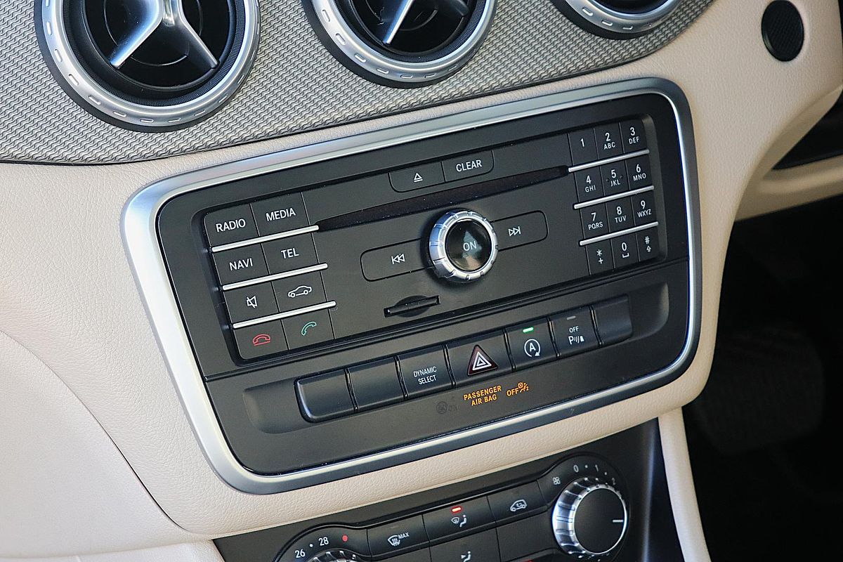 2015 Mercedes-Benz GLA-Class GLA180 X156