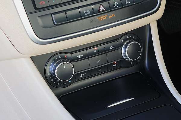 2015 Mercedes-Benz GLA-Class GLA180 X156