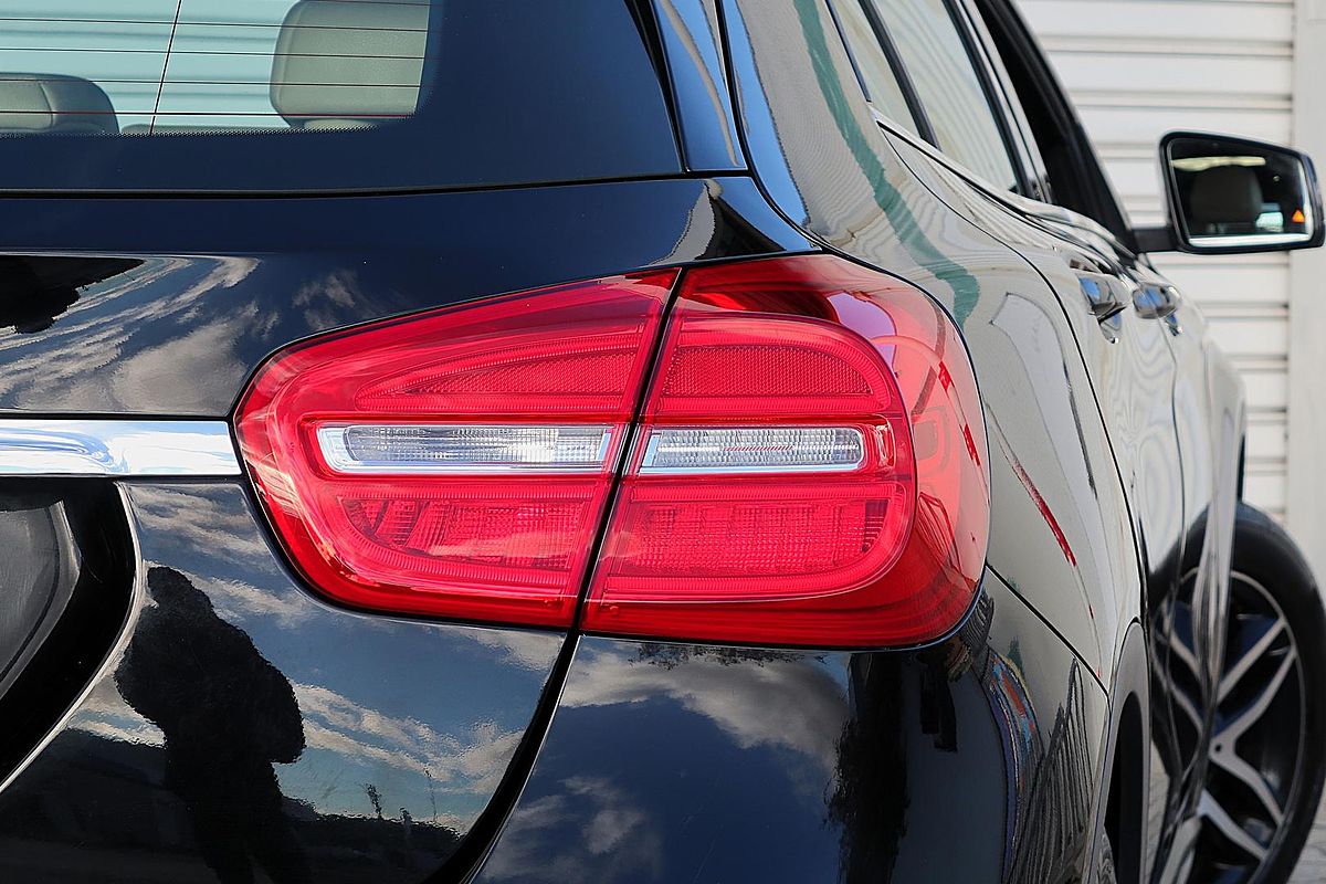 2015 Mercedes-Benz GLA-Class GLA180 X156