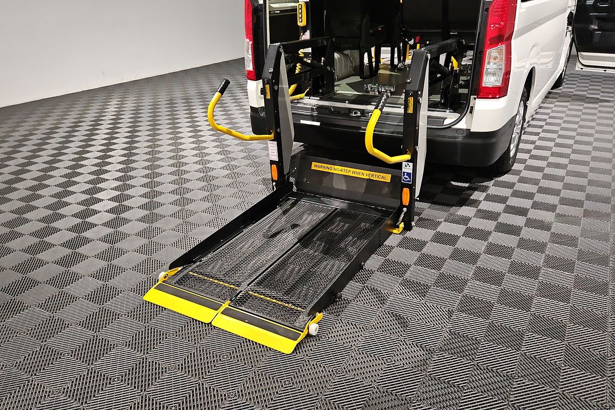 2020 Toyota Hiace Commuter GDH322R