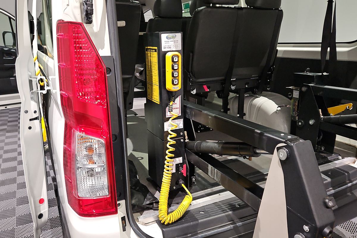 2020 Toyota Hiace Commuter GDH322R