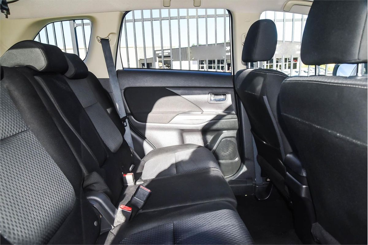 2017 Mitsubishi Outlander LS Safety Pack ZK