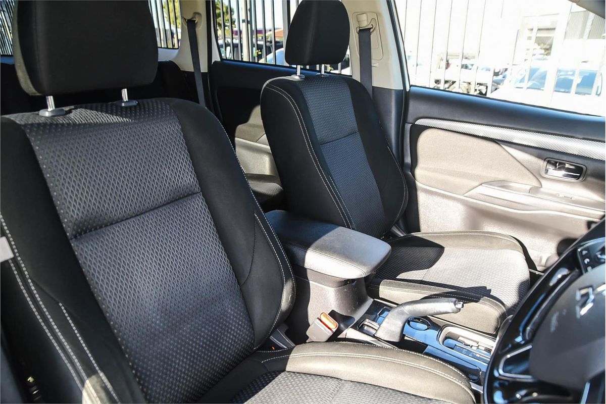 2017 Mitsubishi Outlander LS Safety Pack ZK