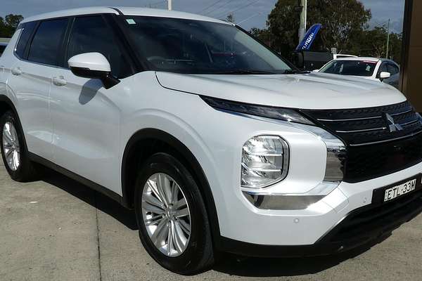 2022 Mitsubishi Outlander ES ZM