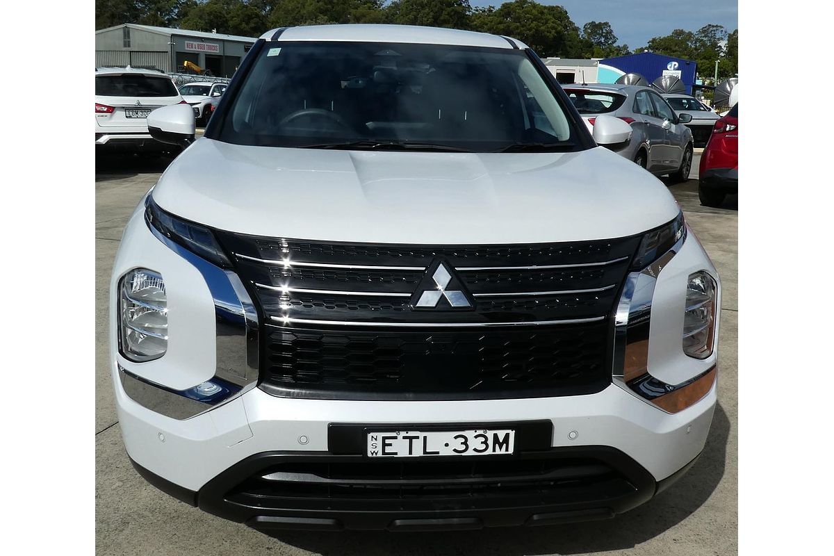 2022 Mitsubishi Outlander ES ZM