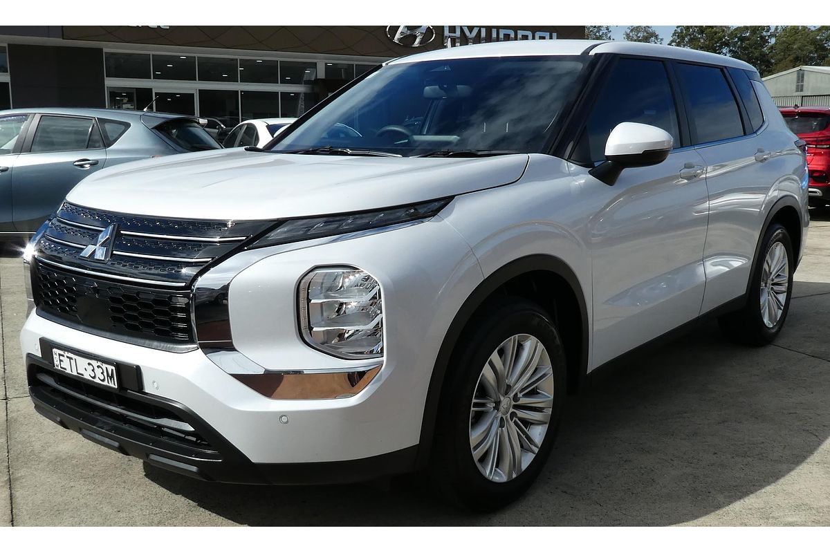 2022 Mitsubishi Outlander ES ZM