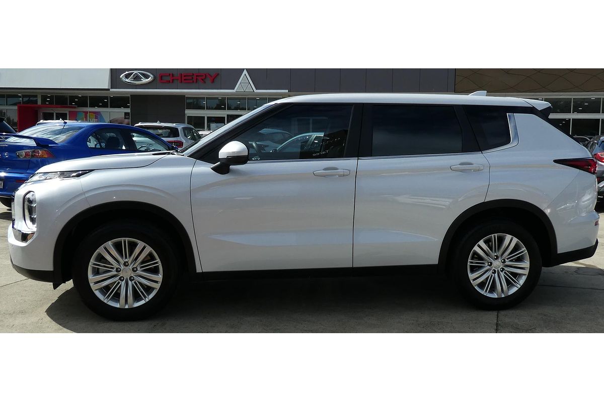 2022 Mitsubishi Outlander ES ZM