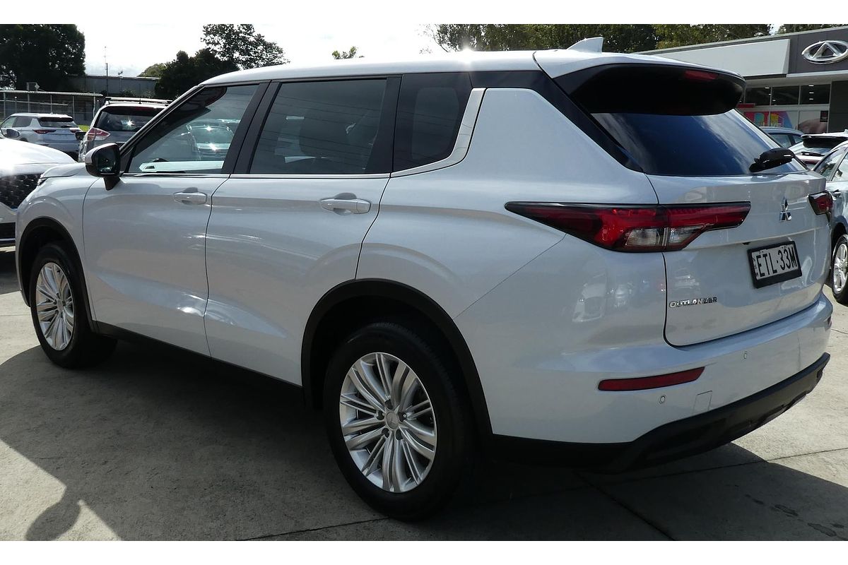 2022 Mitsubishi Outlander ES ZM