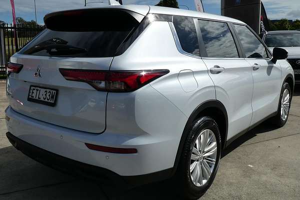 2022 Mitsubishi Outlander ES ZM