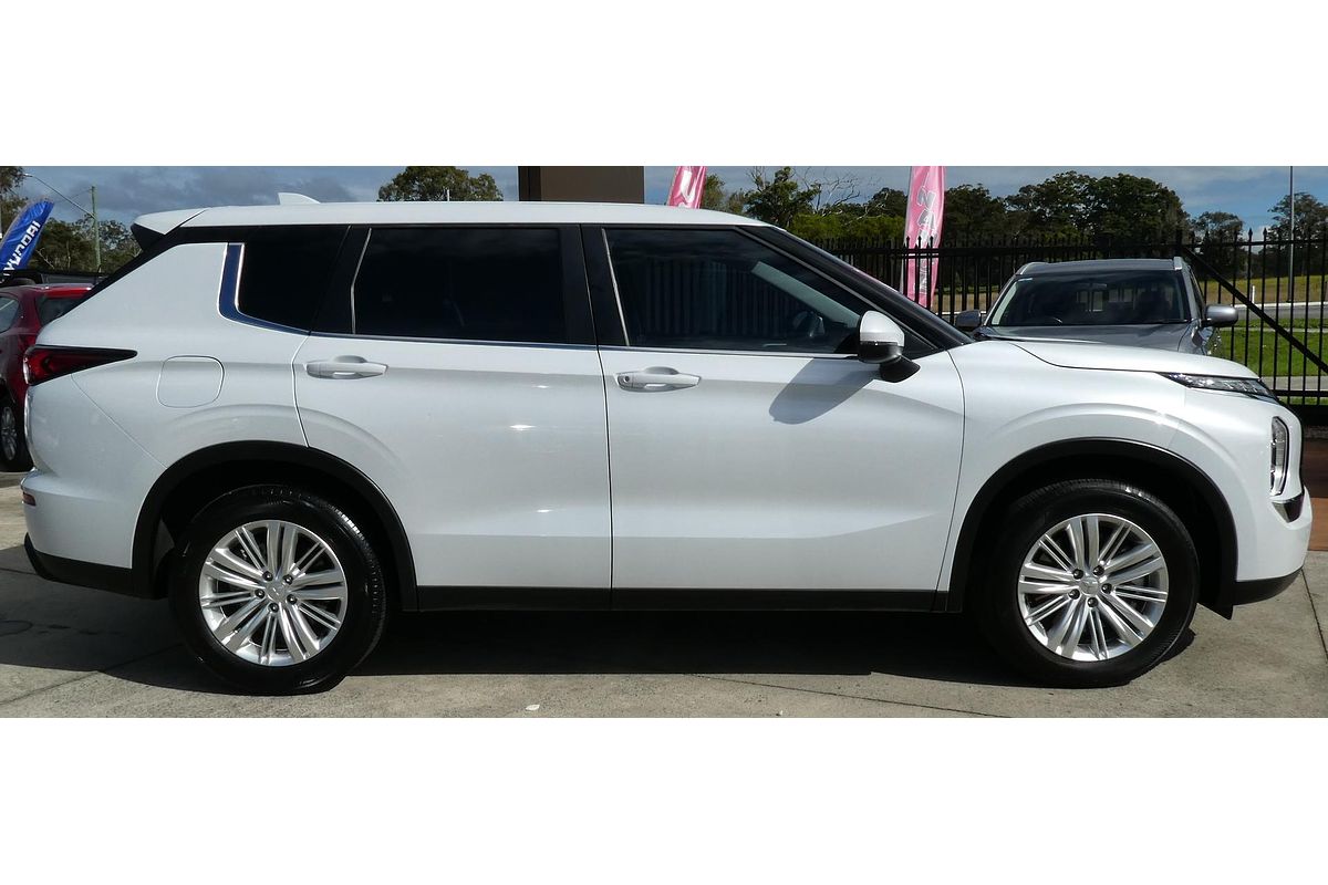 2022 Mitsubishi Outlander ES ZM