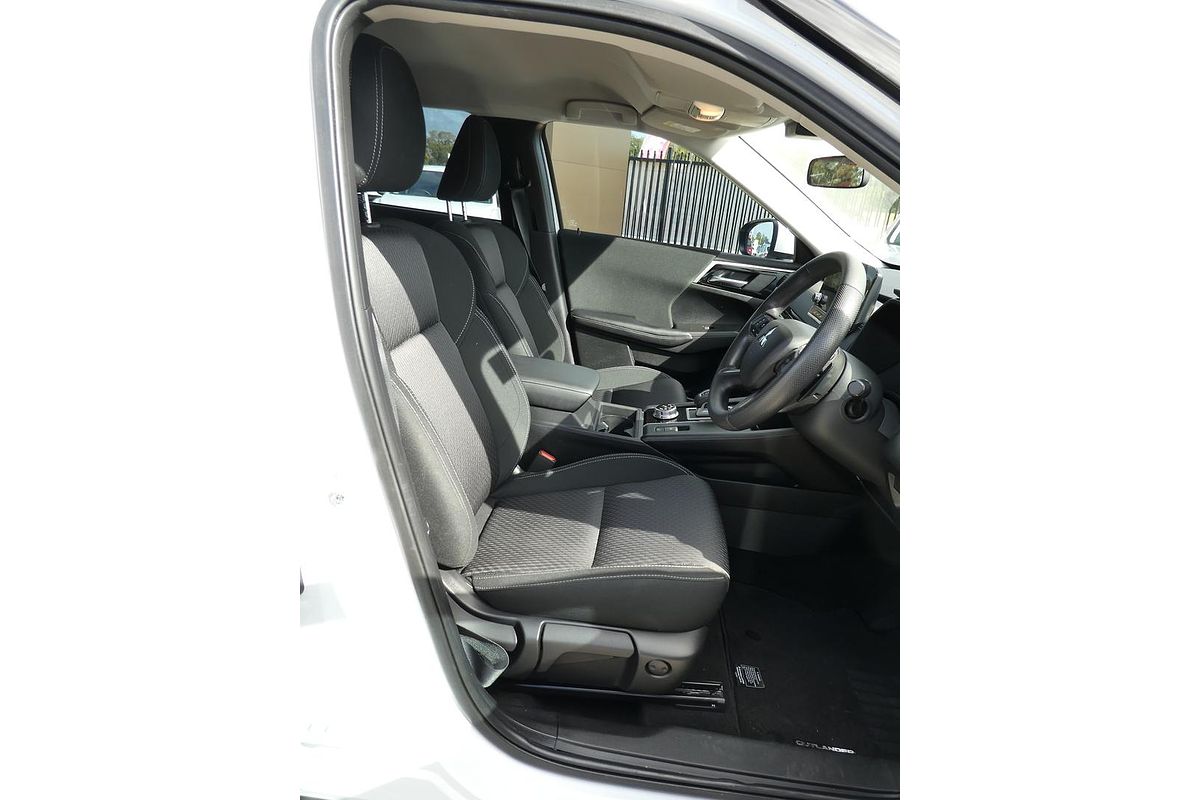 2022 Mitsubishi Outlander ES ZM