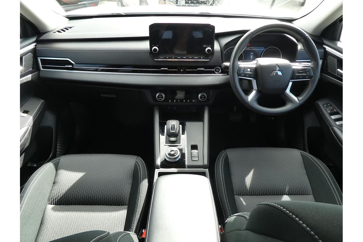 2022 Mitsubishi Outlander ES ZM
