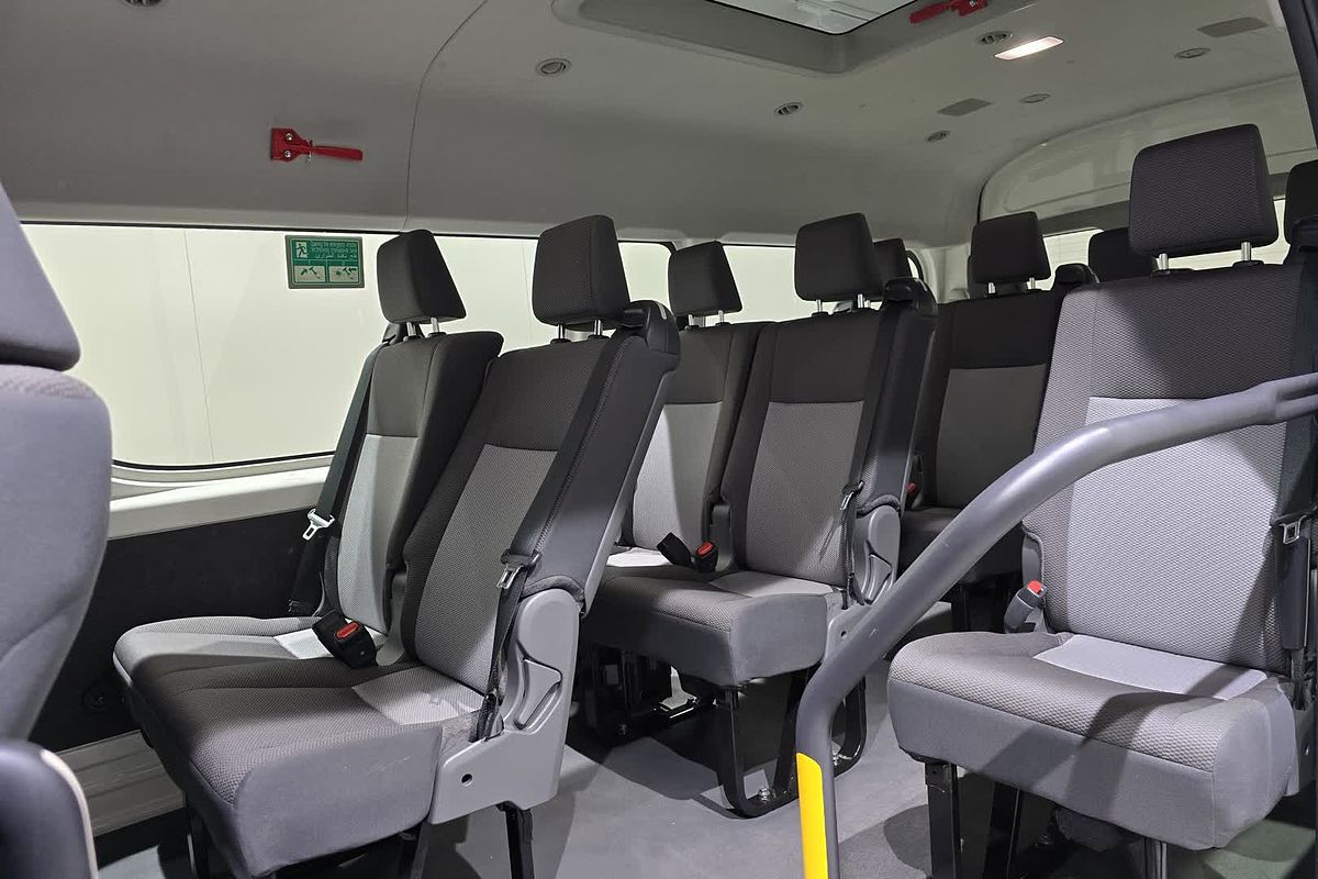2023 Toyota Hiace Commuter GDH322R