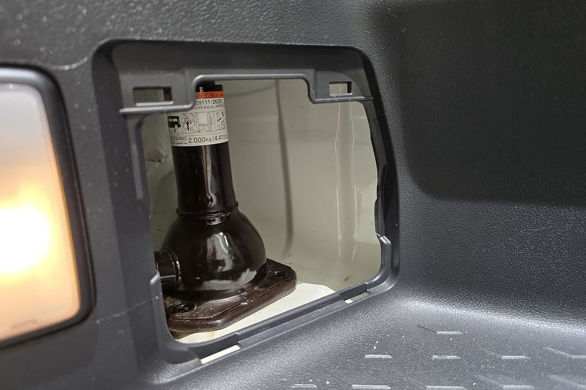 2023 Toyota Hiace Commuter GDH322R