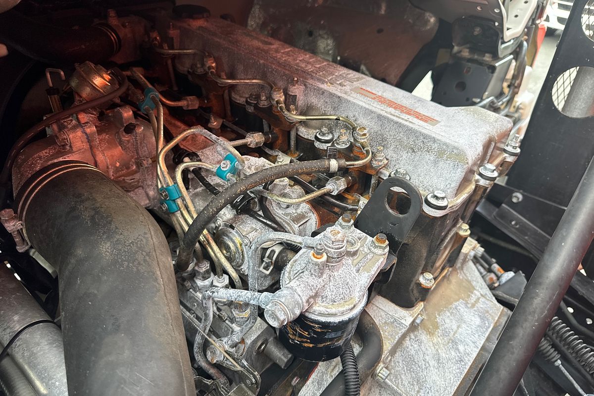 1997 Isuzu NPS 4X4 300