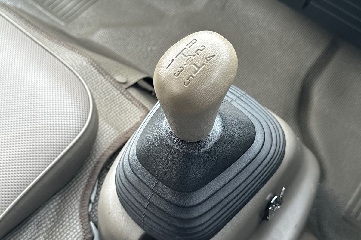 1997 Isuzu NPS 4X4 300